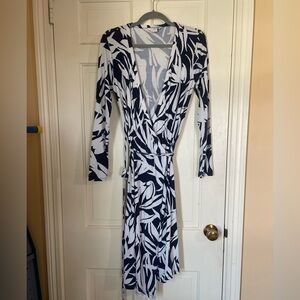BODEN Maxi  Wrap Dress Long Sleeve US 8 Navy & White Floral Resort Tropical